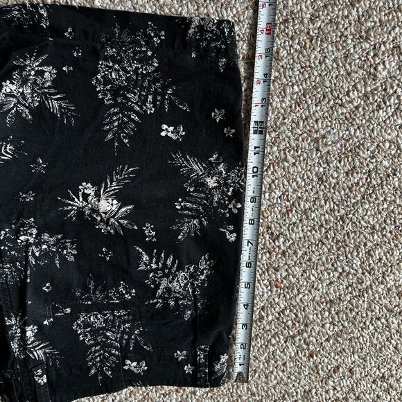 Shorts - Picture 4 of 5